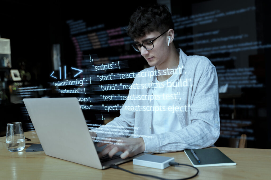 Node.js là gì? Ưu, nhược điểm và cách ứng dụng trong thực tế