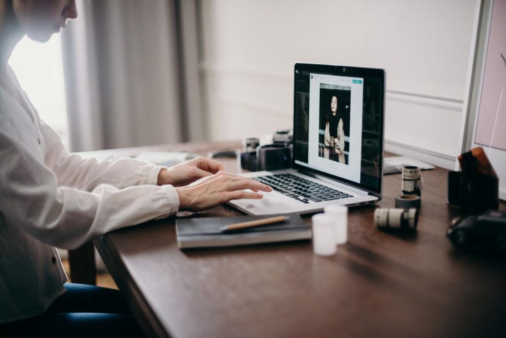 Editor là gì? Tố chất của một editor được “săn đón”