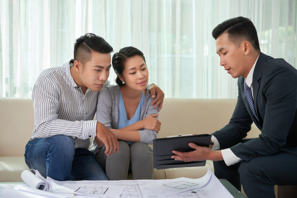 Hàng hóa vô hình là gì, khác gì với hàng hóa hữu hình?