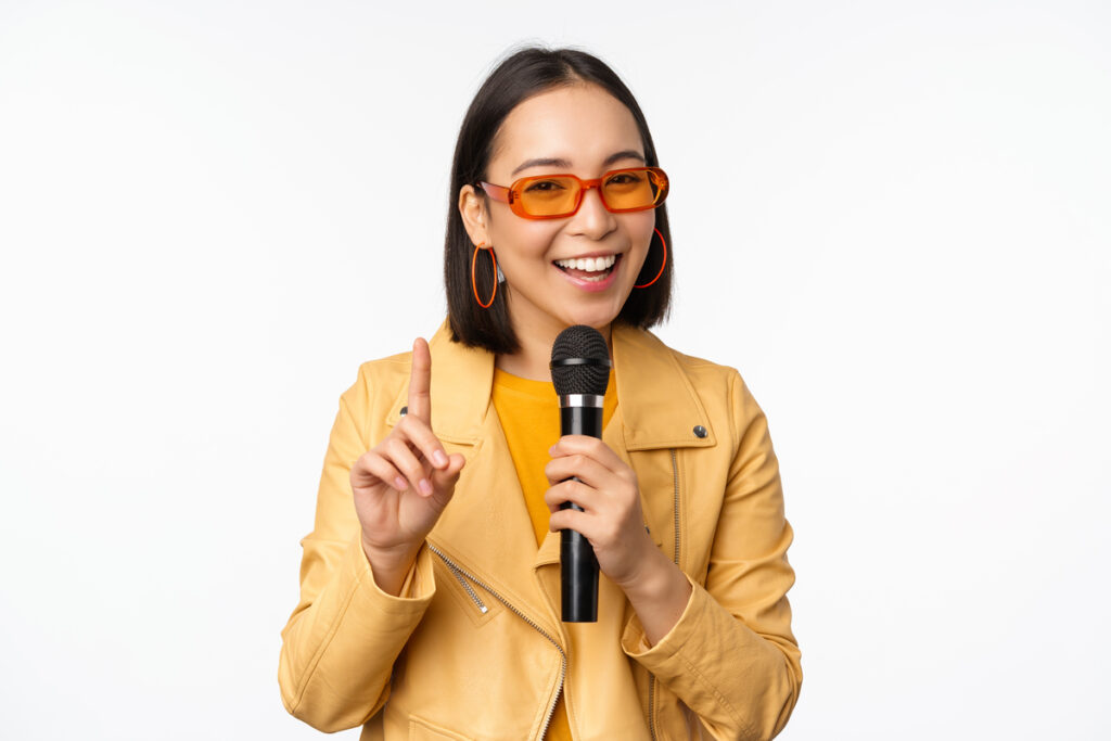 Nghề host là gì? Sự khác nhau giữa nghề host và MC