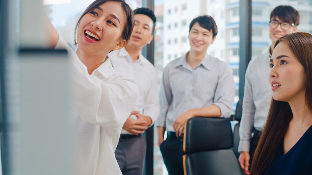 Training là gì? Lợi ích và các bước training nhân sự hiệu quả